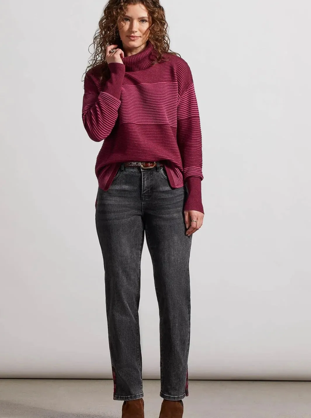 Audrey Hugging Straight Ankle Side Slit Embroidery [7953]