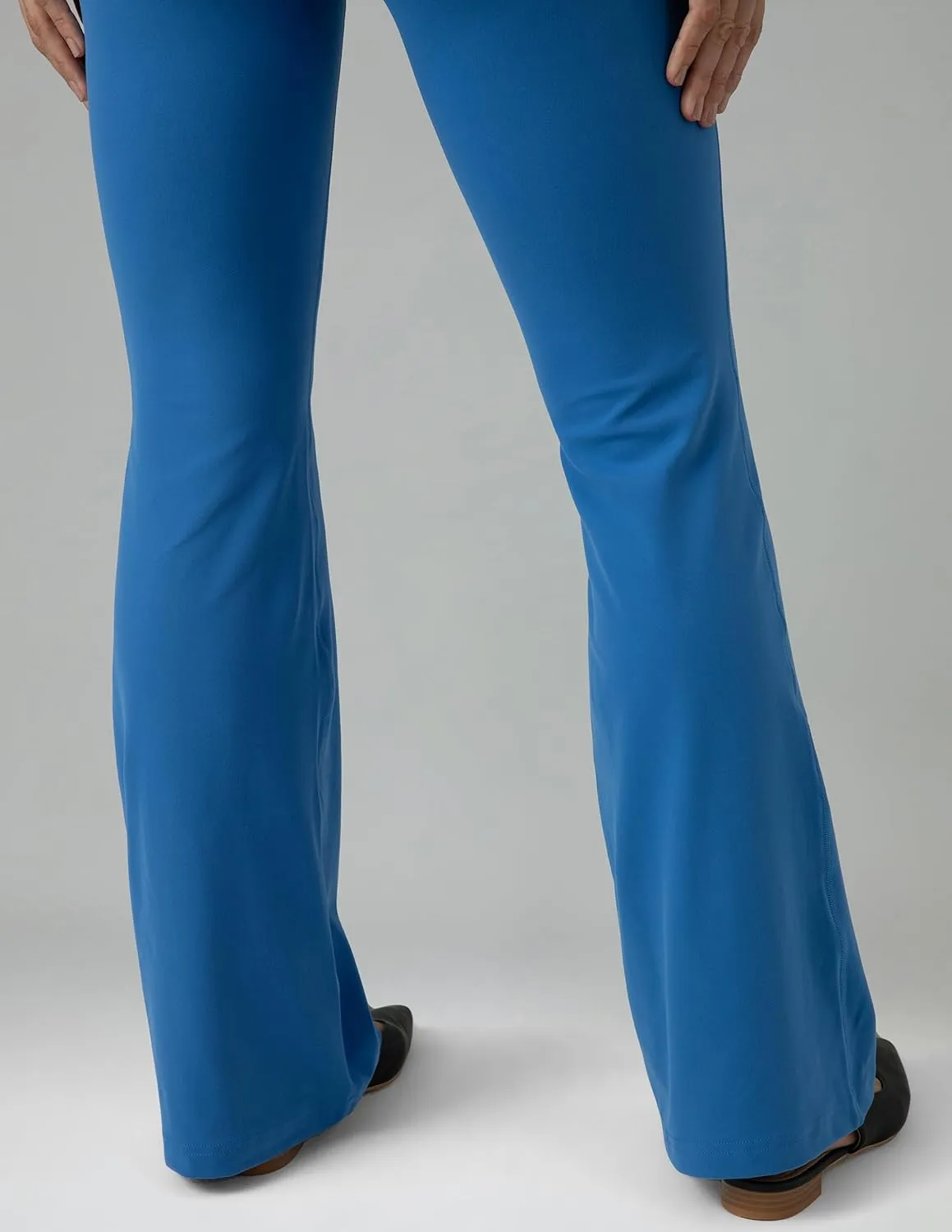 Colorfulkoala Women's Dreamlux Crossover Flare Leggings High Waisted Tummy Control Wide Leg Yoga Pants 29.5" / 31.5" Inseam